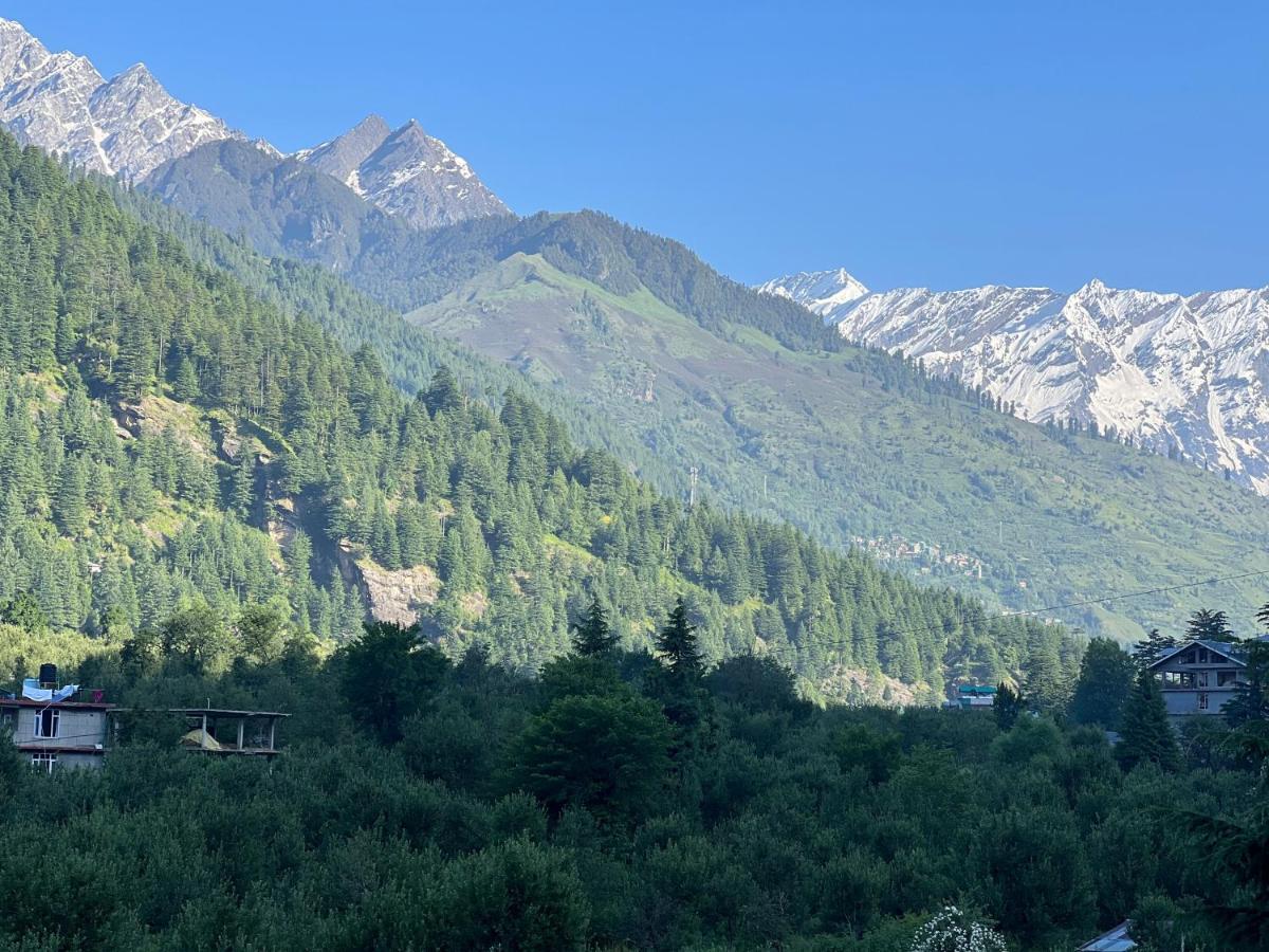 Mountain Majesty! Top-rated Luxury Amid Snowcapped Mountains With Balcony And Riverside Calm *