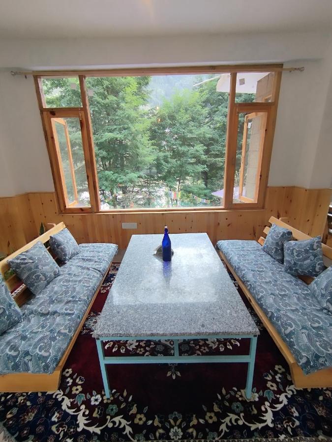 Mountain Majesty! Top-rated Luxury Amid Snowcapped Mountains With Balcony And Riverside Calm Apartment Manali (Himachal Pradesh)